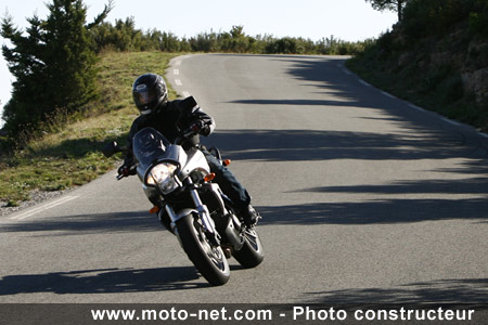 Nouvelle Kawasaki Versys : l'ER-6 prend de la hauteur !