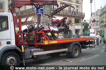 Verbalisation abusive des deux-roues : action de la FFMC pour le stationnement à Paris