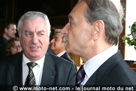 La mairie de Paris signe la Charte des deux-roues motorisés