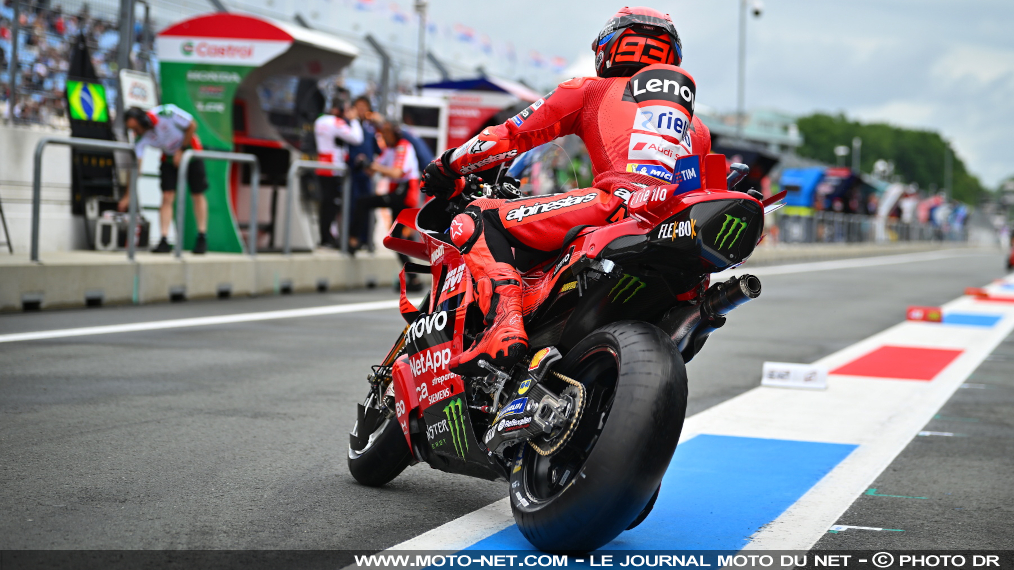 Marc Marquez chute mais reste sur le devant d'Assen