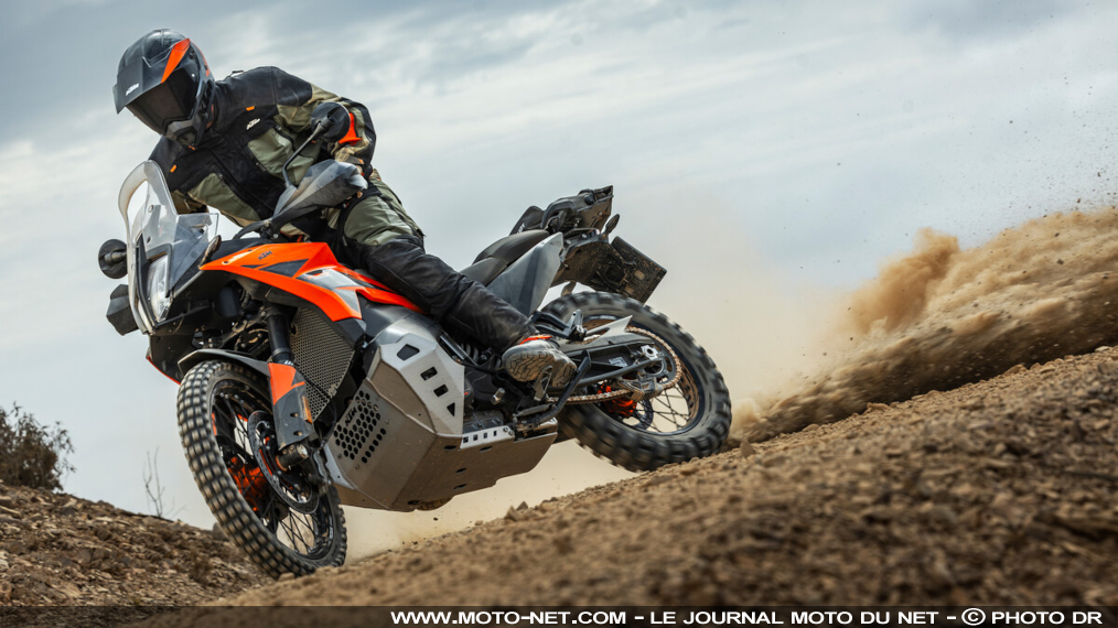 KTM 790 Adventure 2025 : mieux suspendue