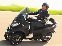 Piaggio améliore son scooter à 3-roues MP3 500 LT