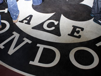 Metzeler présente son calendrier 2011 à l'Ace Café