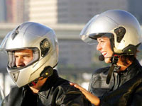 Les oreillettes Bluetooth pour lutter contre la solitude du motard...