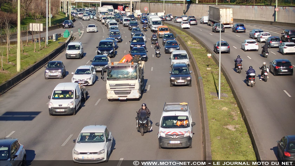 Remontée de files à moto : l'expérience sans fin