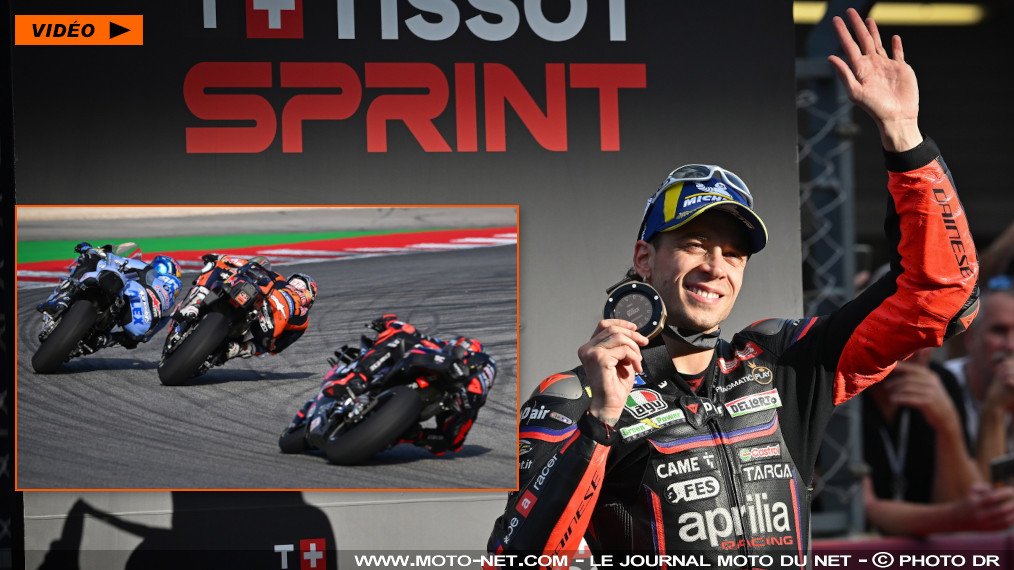 Marco Bezzecchi pose un gant sur la médaille de bronze MotoGP 2025